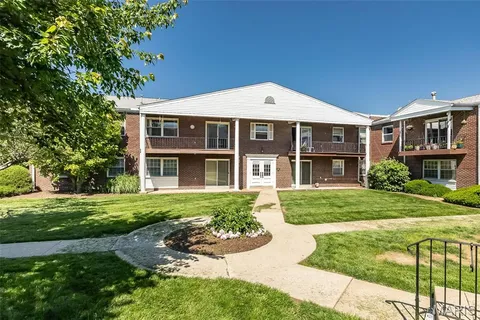 $145,000 | 10315 Forest Brook Lane, Unit A, St. Louis, MO 63146