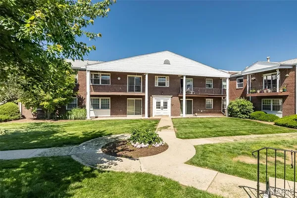 $130,000 | 10315 Forest Brook Lane, Unit A, St. Louis, MO 63146