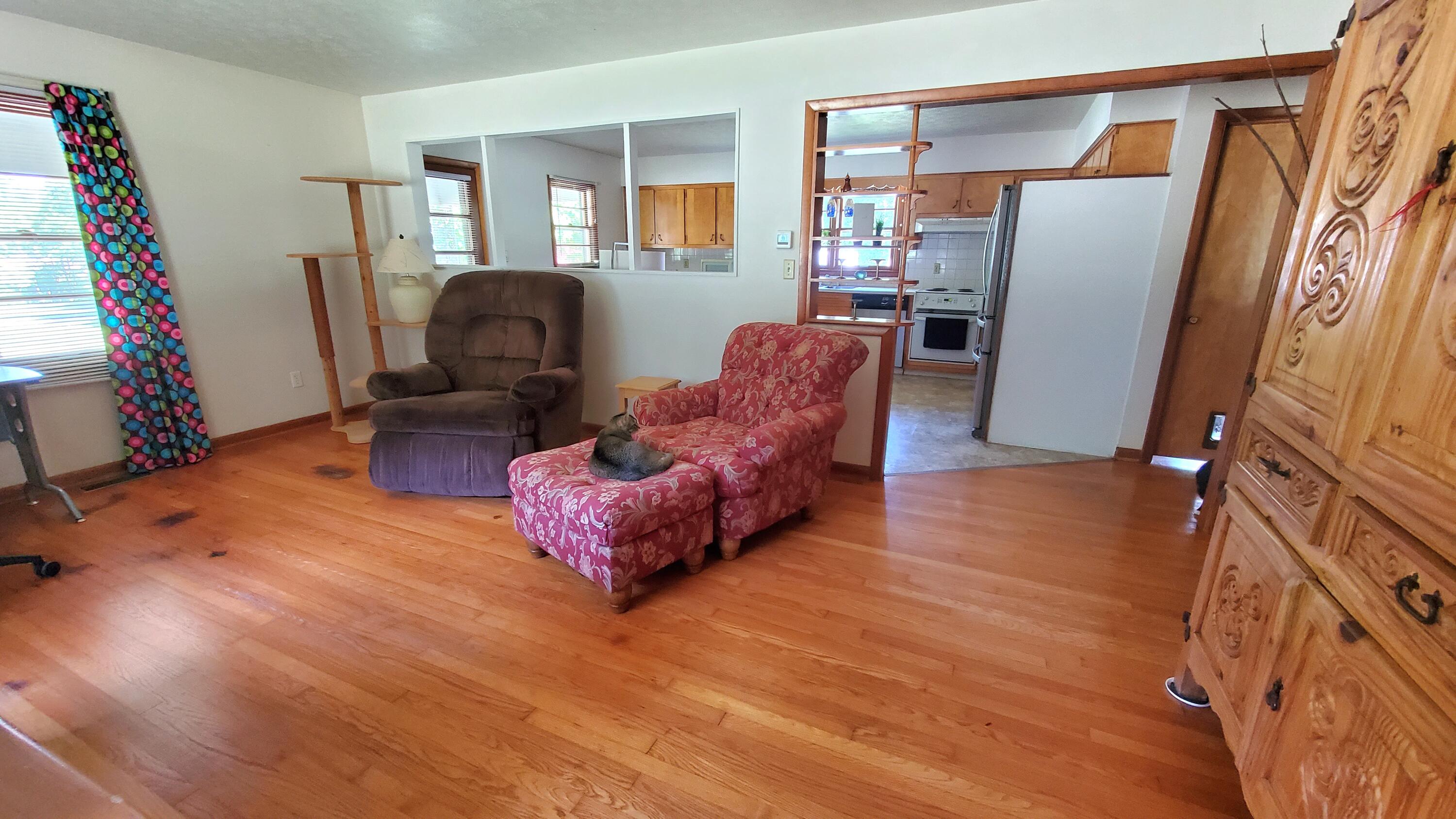 2875 Pointer Creek Road Science Hill, KY 42553 - Photo 10 of 81 Living room from front door