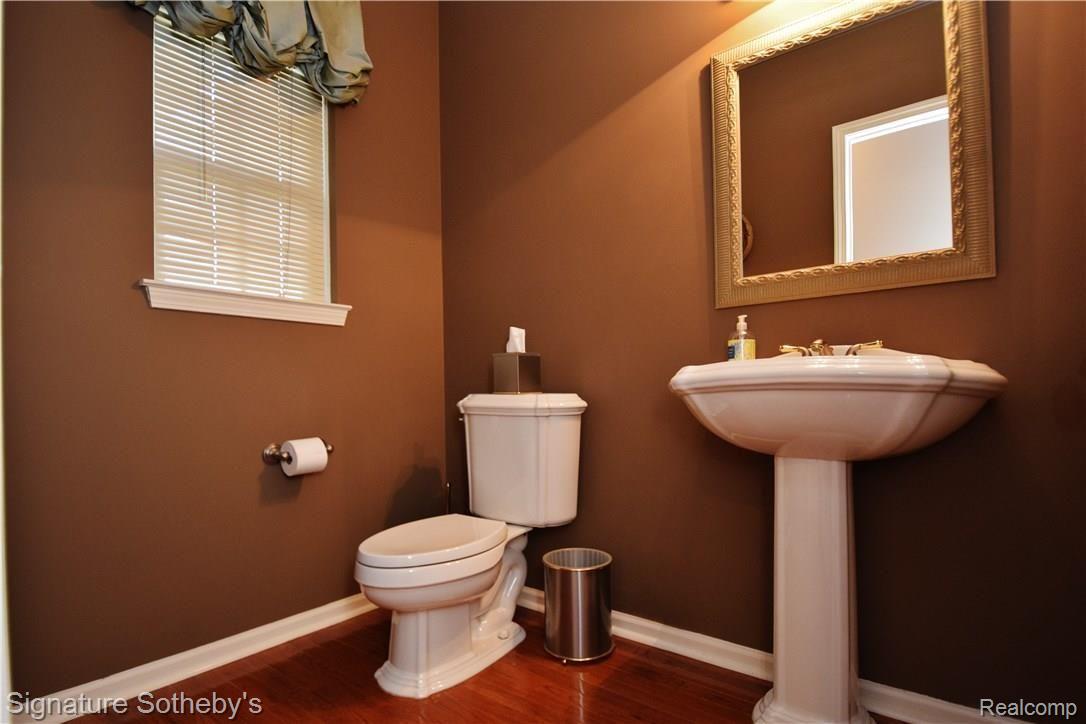 2453 Winding Brook Court Rochester, MI 48309 - Photo 14 of 31 14entry powder room.JPG