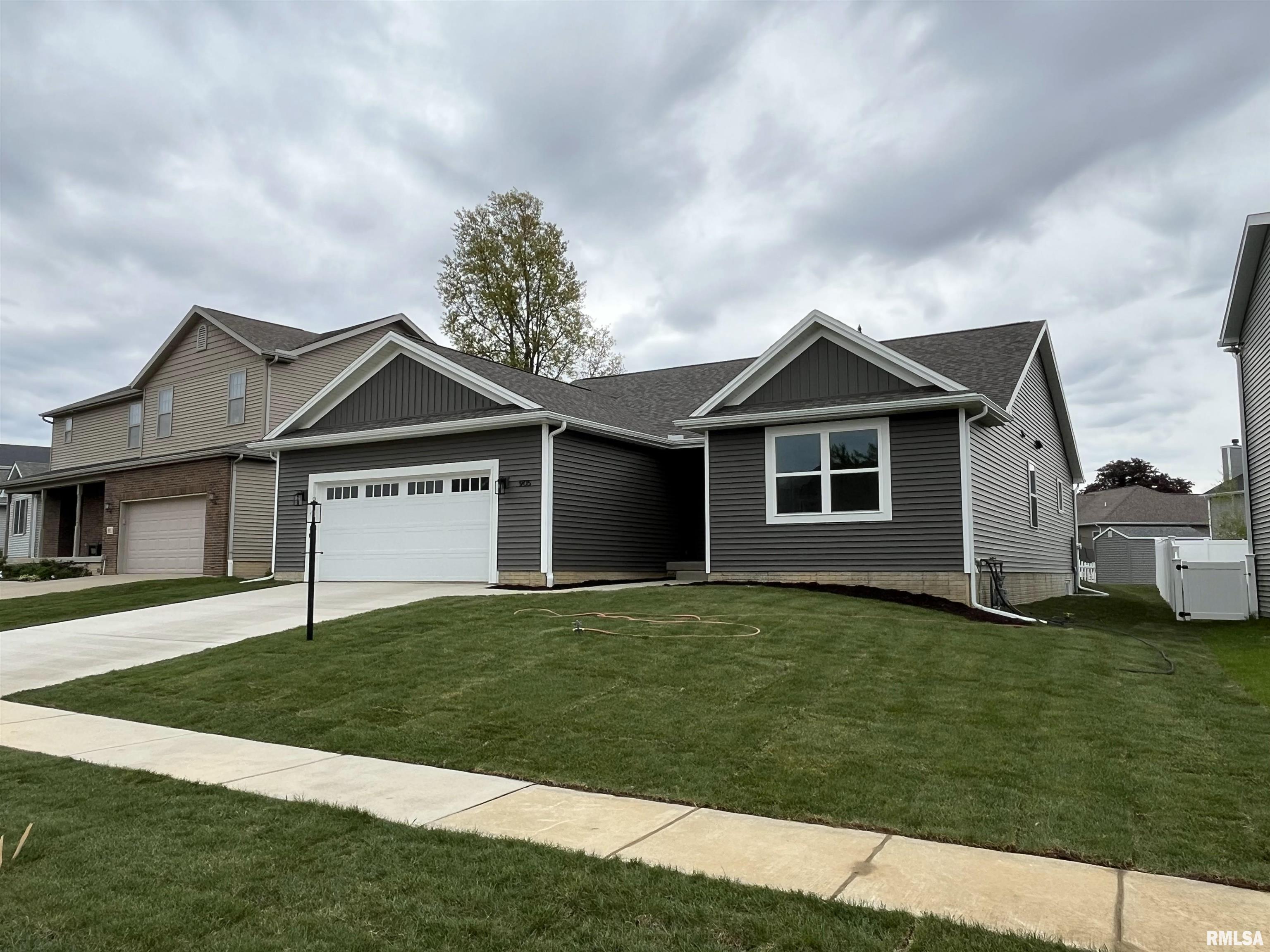 905 Devonshire Road Washington, IL 61571 - Photo 3 of 44