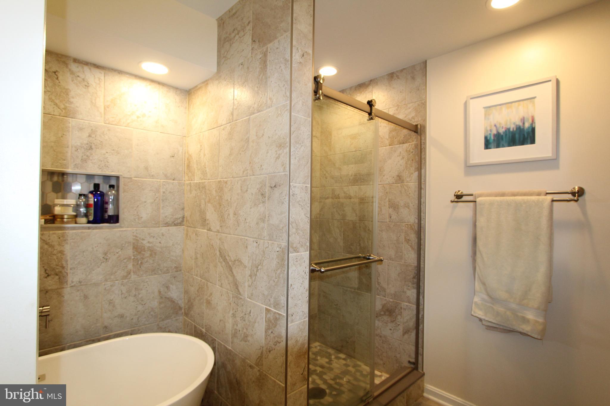 5145 Columbia Road, Unit 831 Columbia, MD 21044 - Photo 25 of 38 Primary Bath