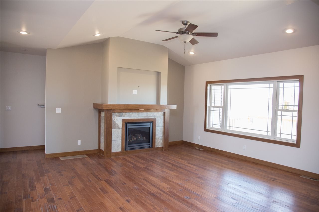2260 Antler Ridge Drive Dubuque, IA 52002 - Photo 5 of 23 Gallery Image 5