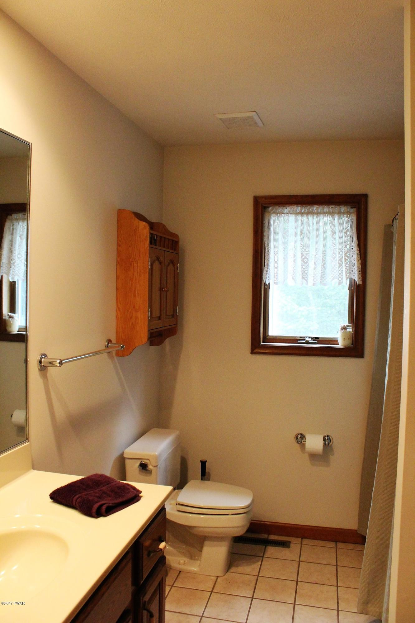 219 Maple Ridge Drive Hawley, PA 18428 - Photo 24 of 27 BATHROOM 2