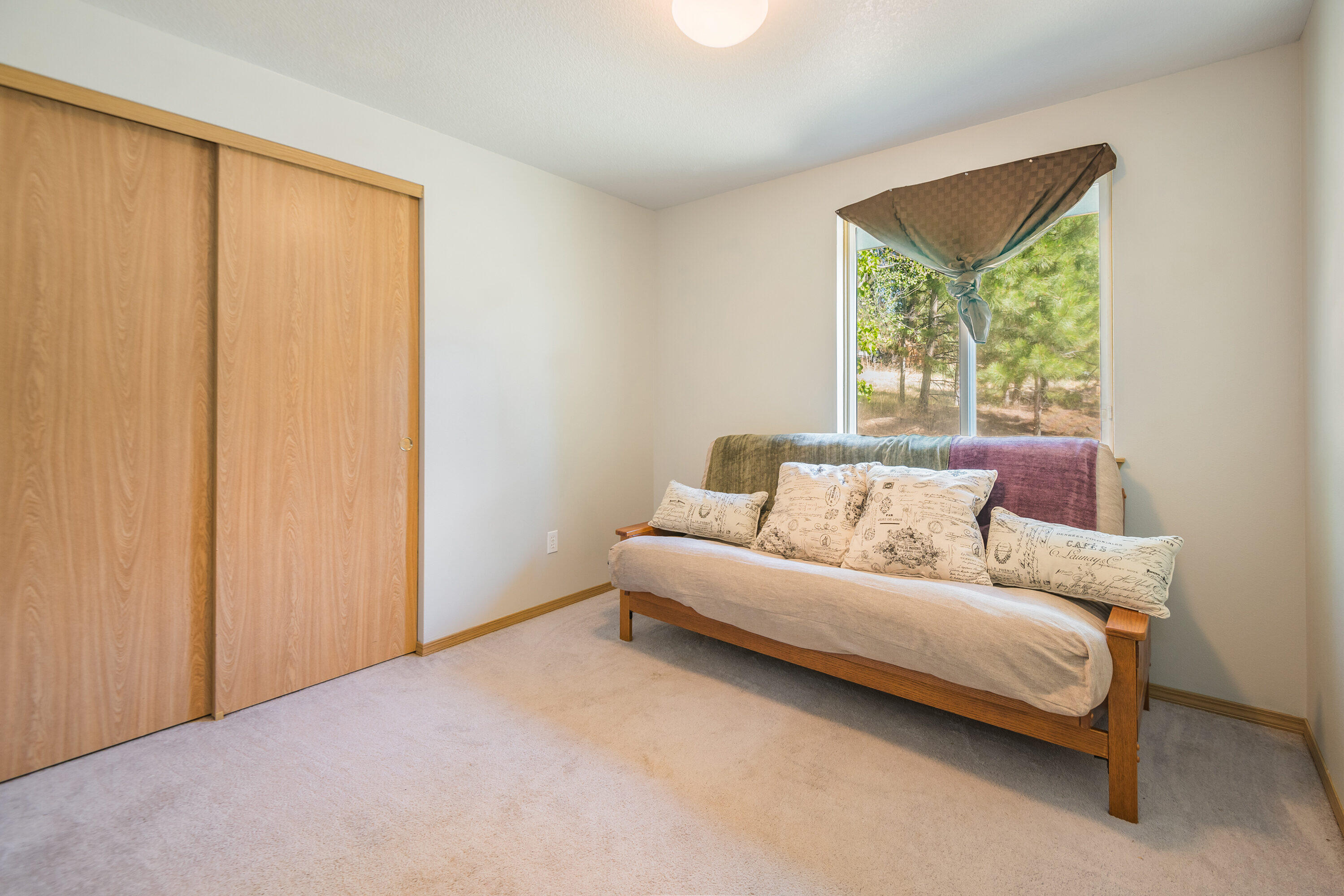 19149 Pumice Butte Road Bend, OR 97702 - Photo 6 of 20 north facing window