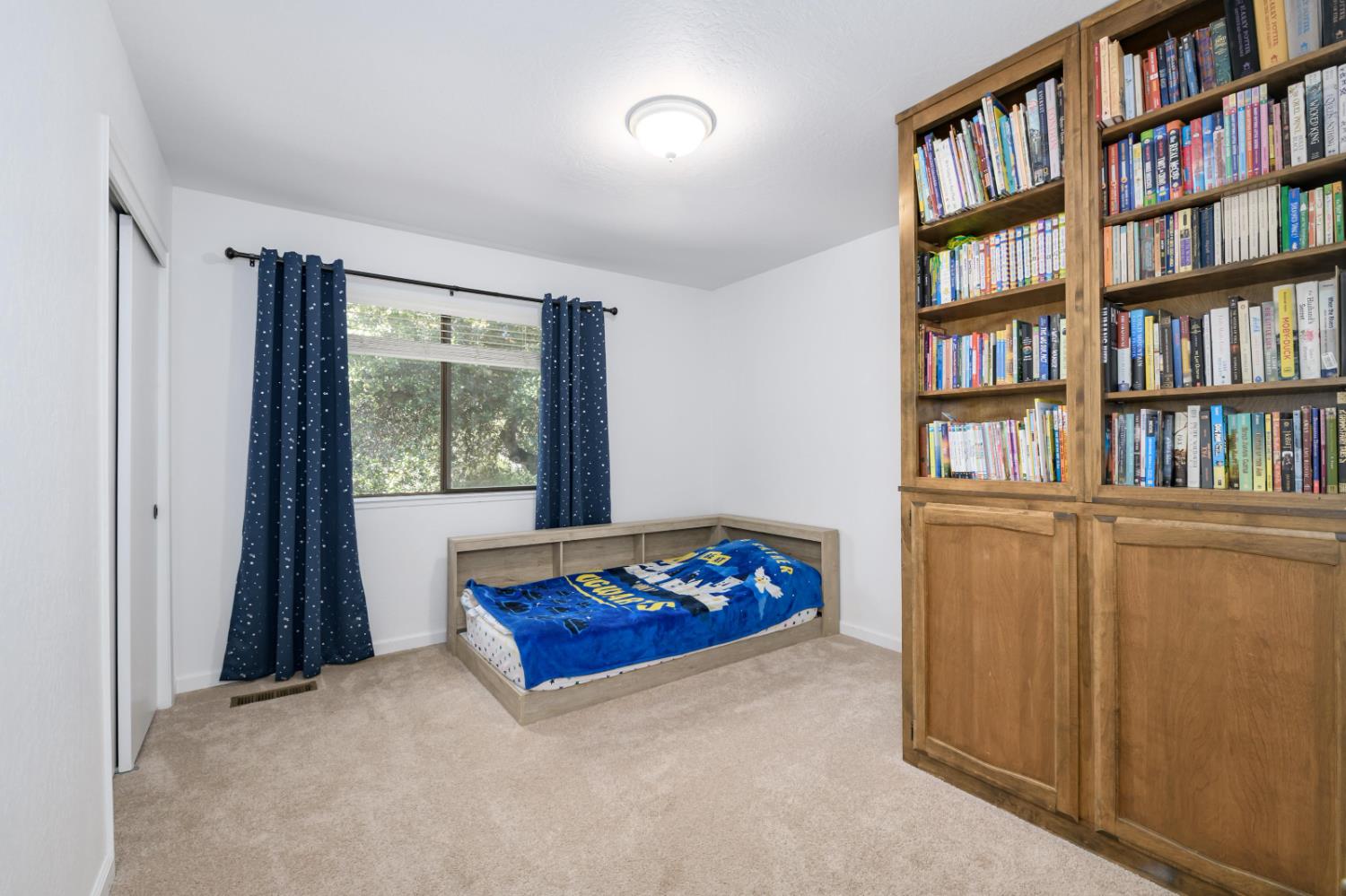 2921 Miller Way Placerville, CA 95667 - Photo 12 of 29 a living room with couch and a book shelf