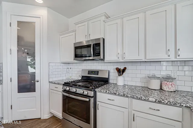 $359,999 | 13847 Alamito Creek Avenue, Clint, TX 79836