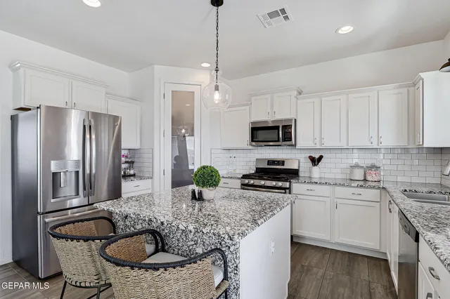 $359,999 | 13847 Alamito Creek Avenue, Clint, TX 79836