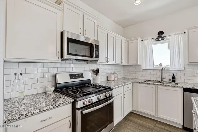 $359,999 | 13847 Alamito Creek Avenue, Clint, TX 79836