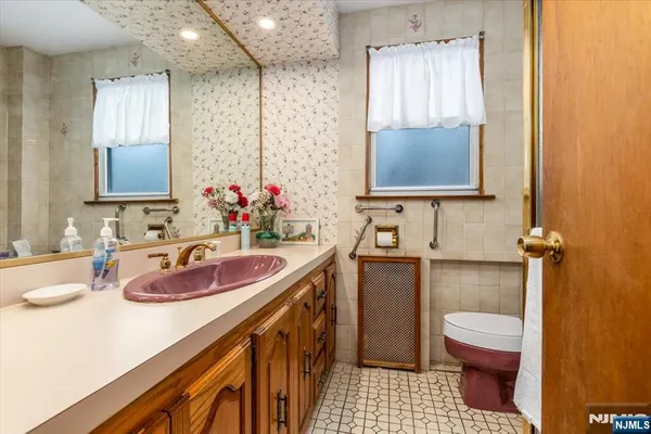 $750,000 | 7 Delafield Avenue, Rutherford, NJ 07070