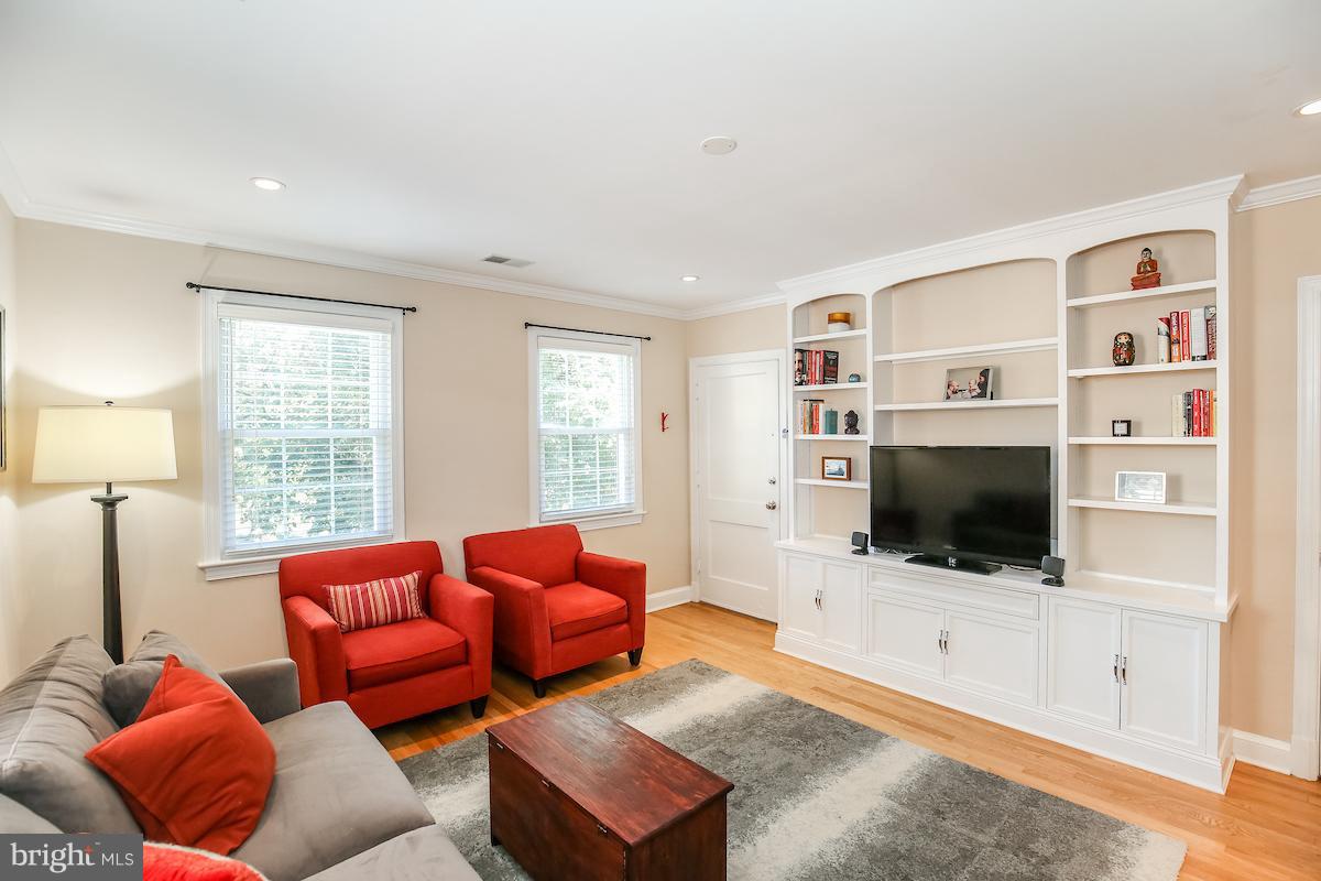 2650 39th Street Northwest, Unit 4 Washington, DC 20007 - Photo 2 of 23 Living Room