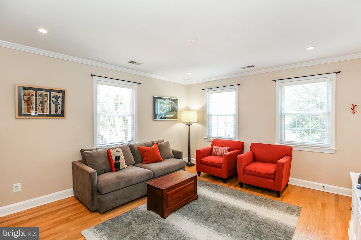 2650 39th Street Northwest, Unit 4 Washington, DC 20007 - Photo 3 of 23 Living Room