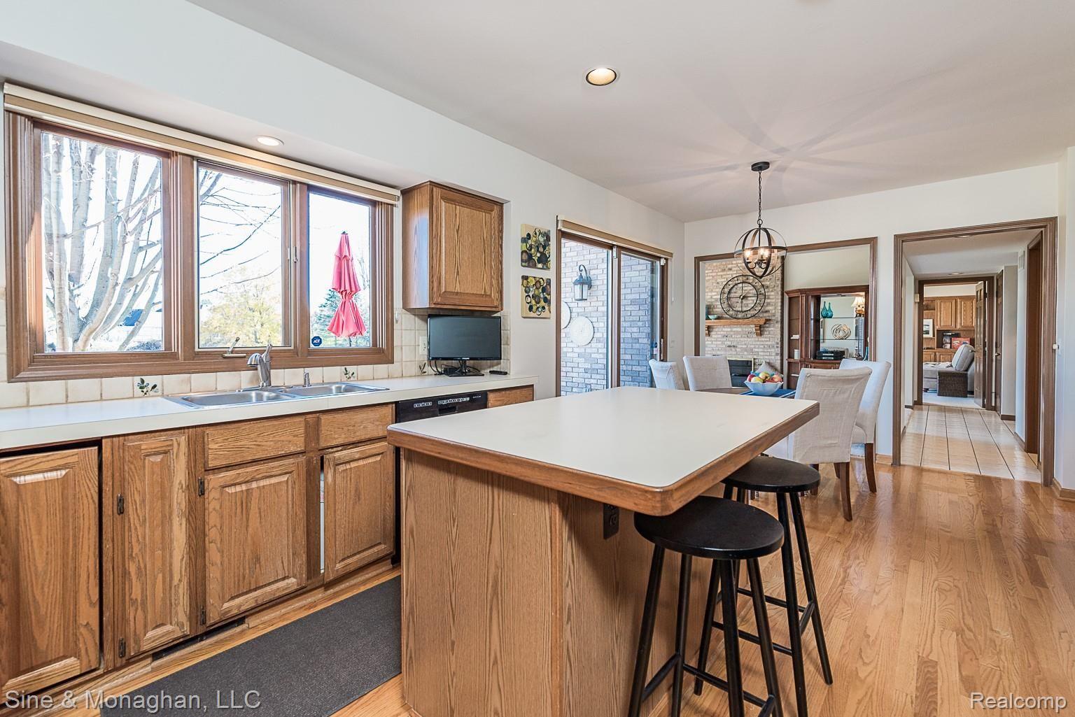 4906 Rivers Edge Drive Troy, MI 48098 - Photo 24 of 60 Island seating and nice open flow