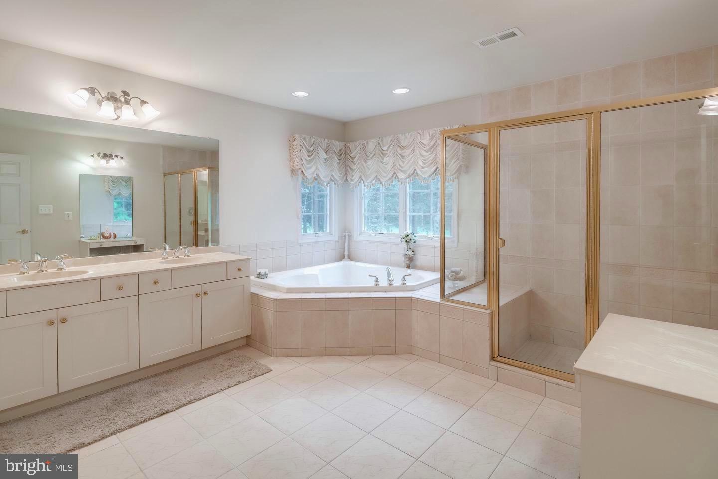 57 Bortons Road Marlton, NJ 08053 - Photo 22 of 41 MASTER BATH
