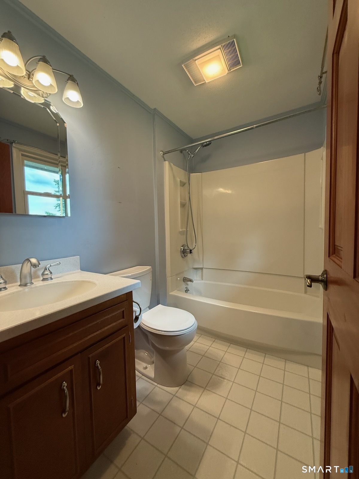 77 Winthrop Road Manchester, CT 06040 - Photo 7 of 17 Primary Bath