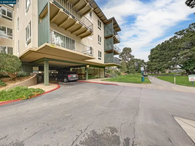 $585,000 | 820 North Delaware Street, Unit 215, San Mateo, CA 94401