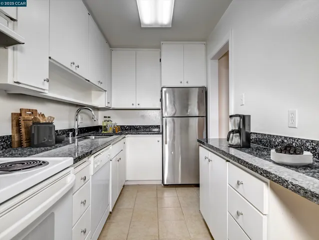 $585,000 | 820 North Delaware Street, Unit 215, San Mateo, CA 94401