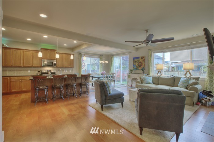 5225 Northeast 6th Street Renton, WA 98059 - Photo 2 of 19