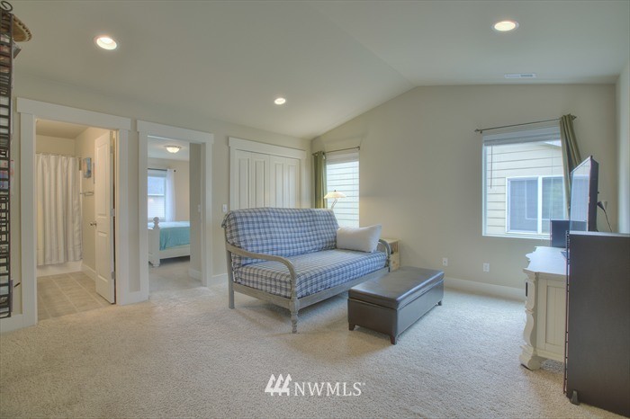 5225 Northeast 6th Street Renton, WA 98059 - Photo 11 of 19