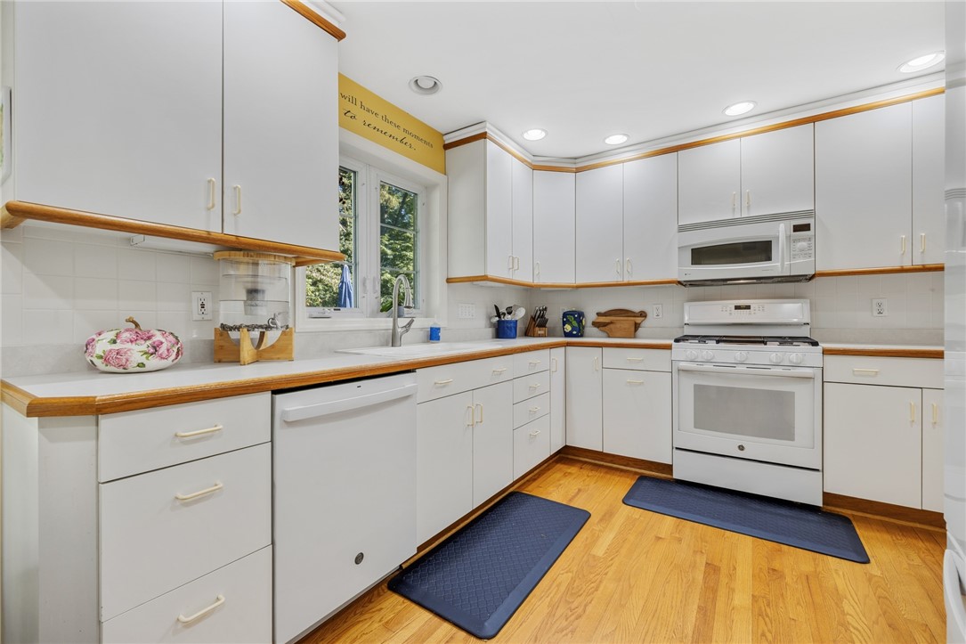 10 New England Drive Pittsford, NY 14618 - Photo 10 of 42 Gallery Image 10