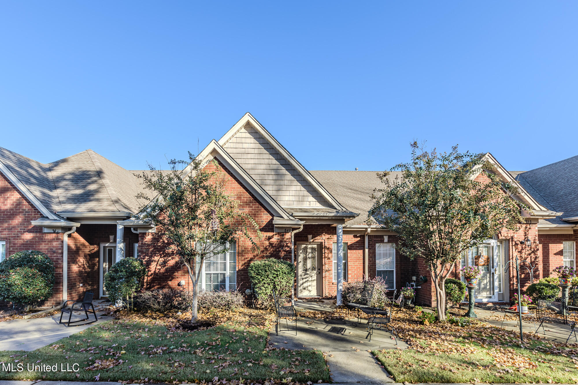 849 Cardinal Lane Hernando, MS 38632 - Photo 2 of 19 jlance-849 Cardinal Lane-S-239364sj_02
