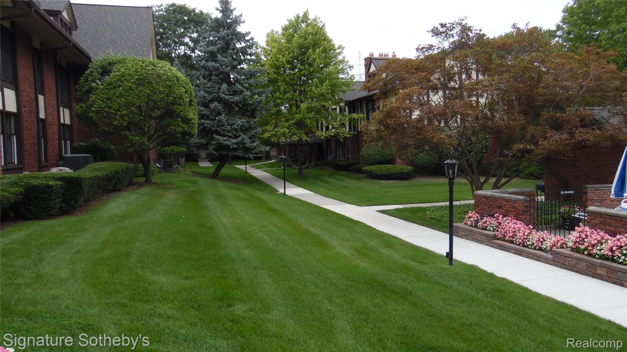 1750 Vernier Road, Unit 5 Grosse Pointe, MI 48236 - Photo 29 of 33 SAM_5599.JPG