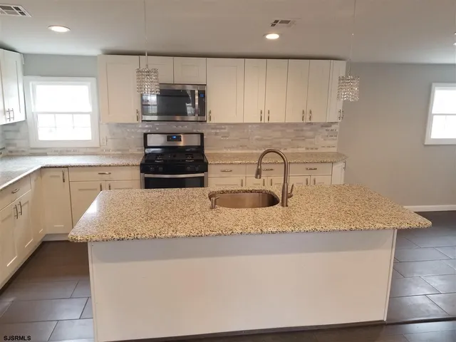 $2,695 | 313 Zion Road, Egg Harbor Township, NJ 08234