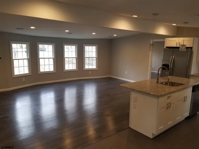 $2,695 | 313 Zion Road, Egg Harbor Township, NJ 08234