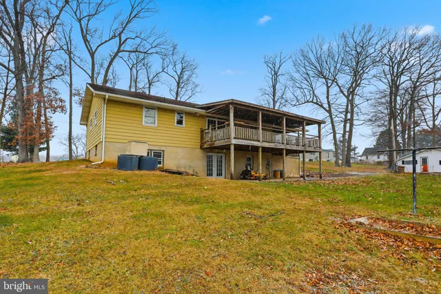 a view of a large building with a big yard