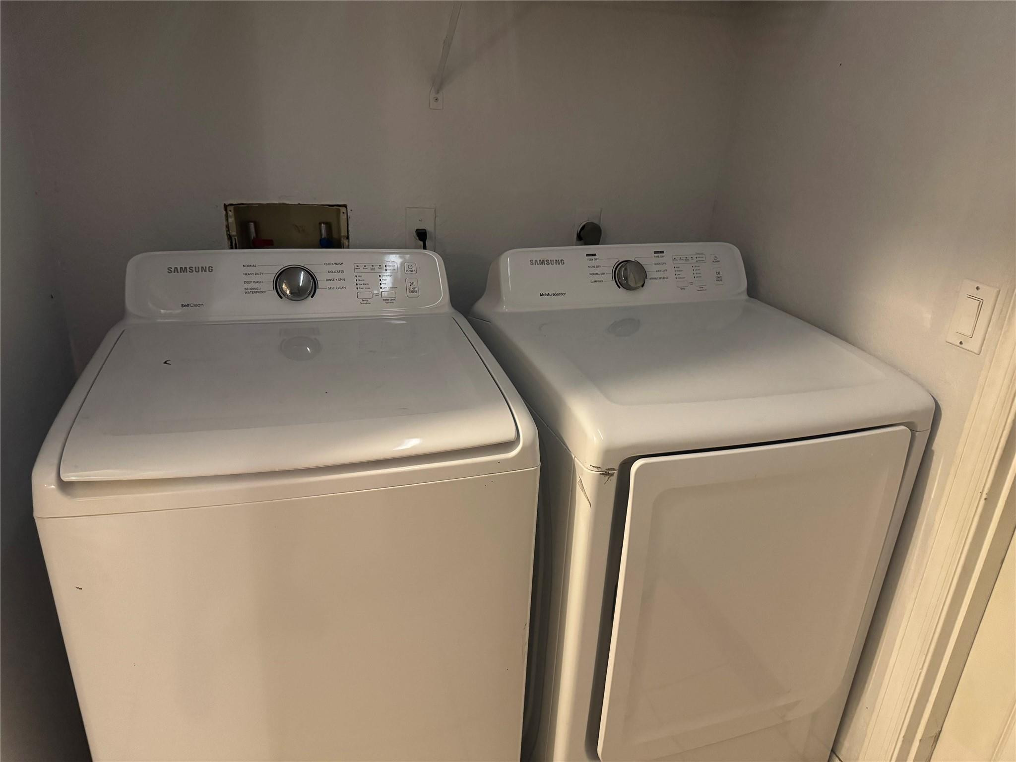 529 Guild Street Port Charlotte, FL 33954 - Photo 18 of 41 a utility room with dryer and washer