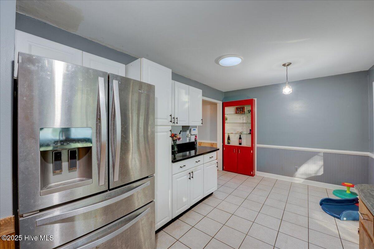 707 Clermont Road New Bern, NC 28560 - Photo 15 of 34 Kitchen with stainless appliances, granite counters and bar area