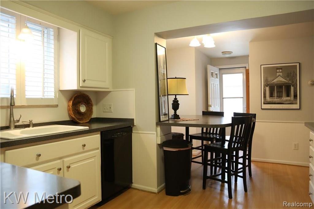 123 Maplefield Road Pleasant Ridge, MI 48069 - Photo 11 of 36