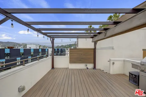 $6,600 | 1045 Manzanita Street, Los Angeles, CA 90029