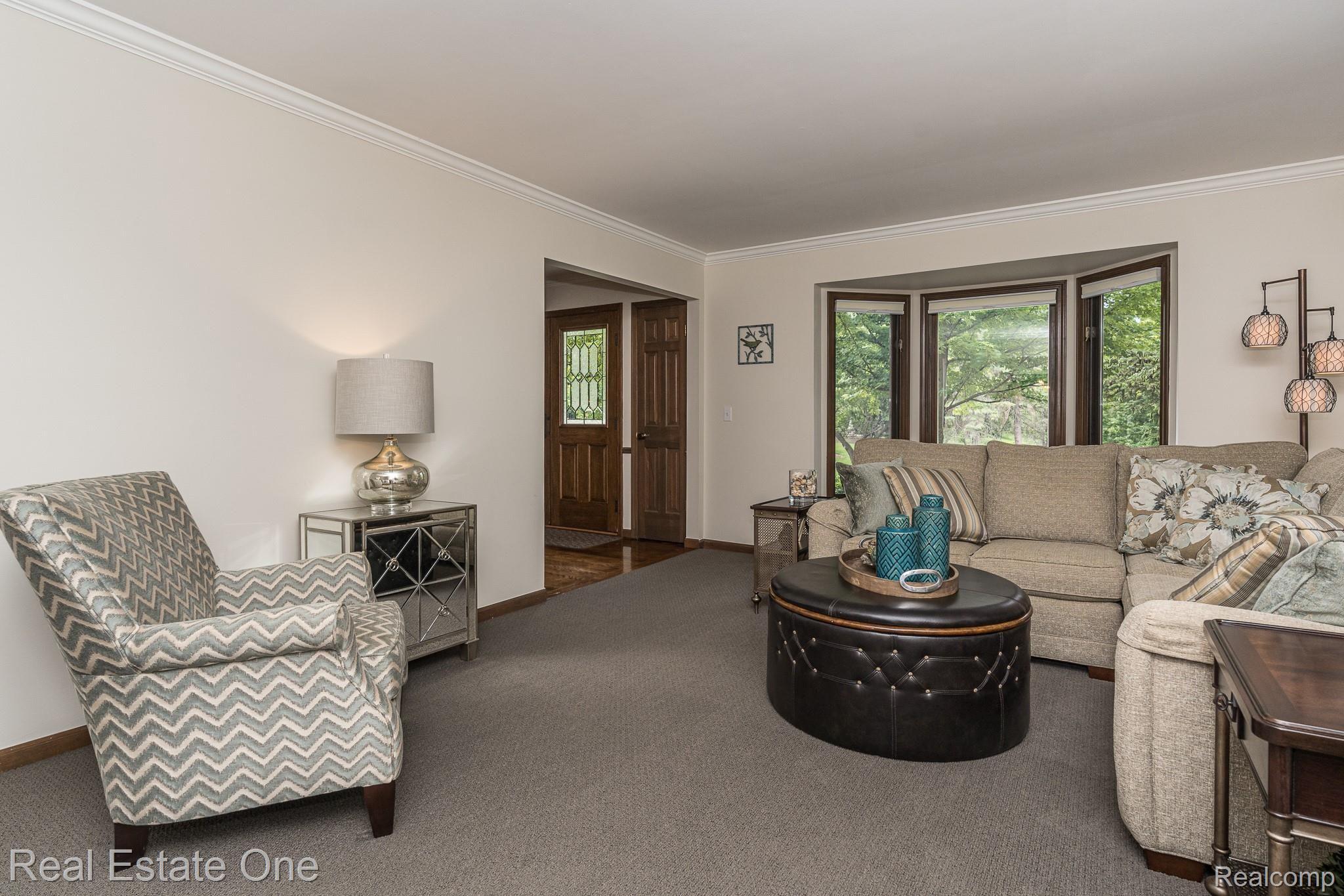 1900 McCormick Drive Rochester, MI 48306 - Photo 8 of 56 1900 McCormick MLS-W042.jpg