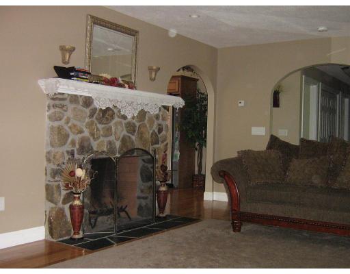 48 Danville Road Kingston, NH 03848 - Photo 10 of 12 a living room with furniture