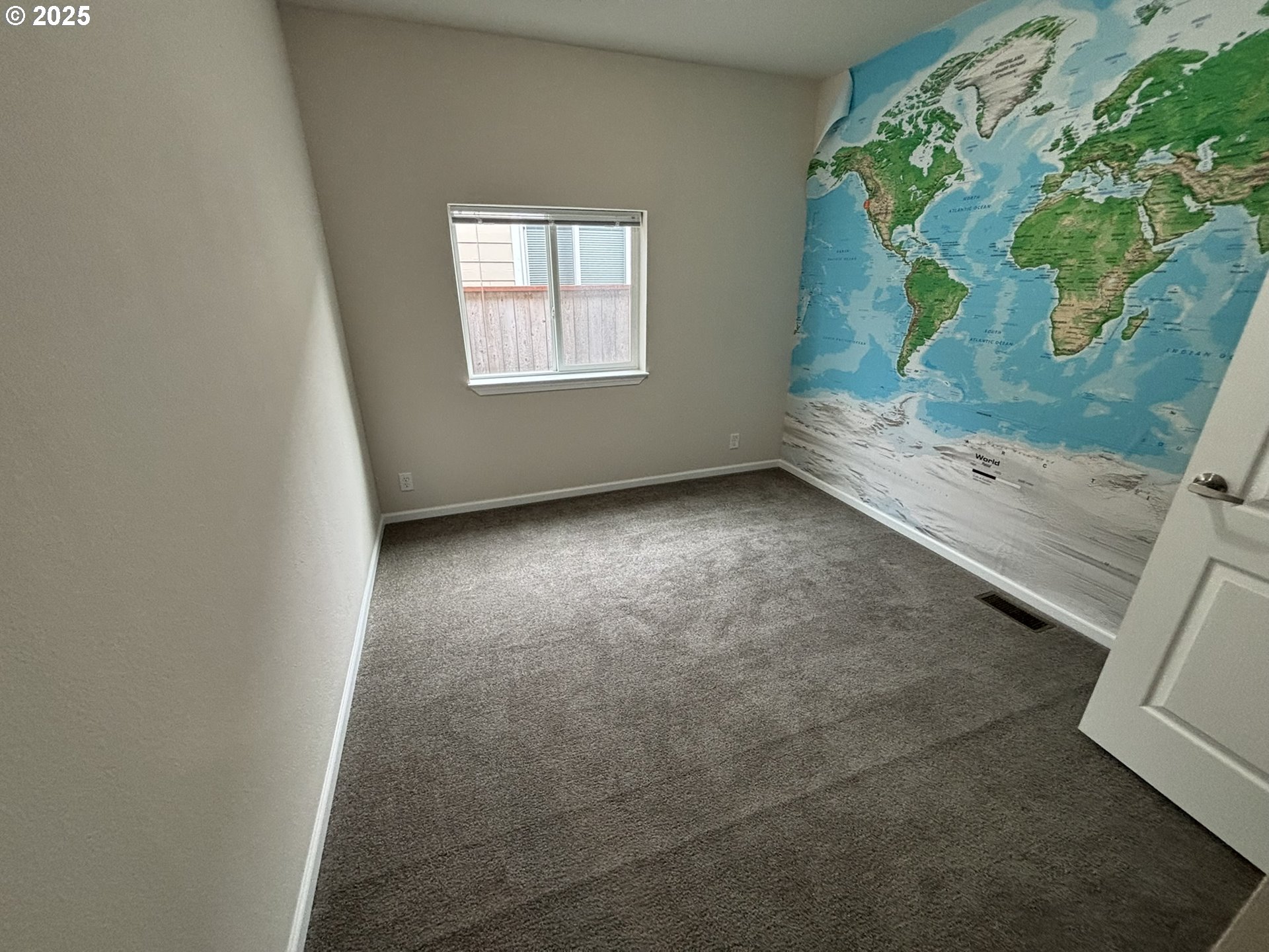 5270 Nopal Street Florence, OR 97439 - Photo 13 of 27 an empty room with windows