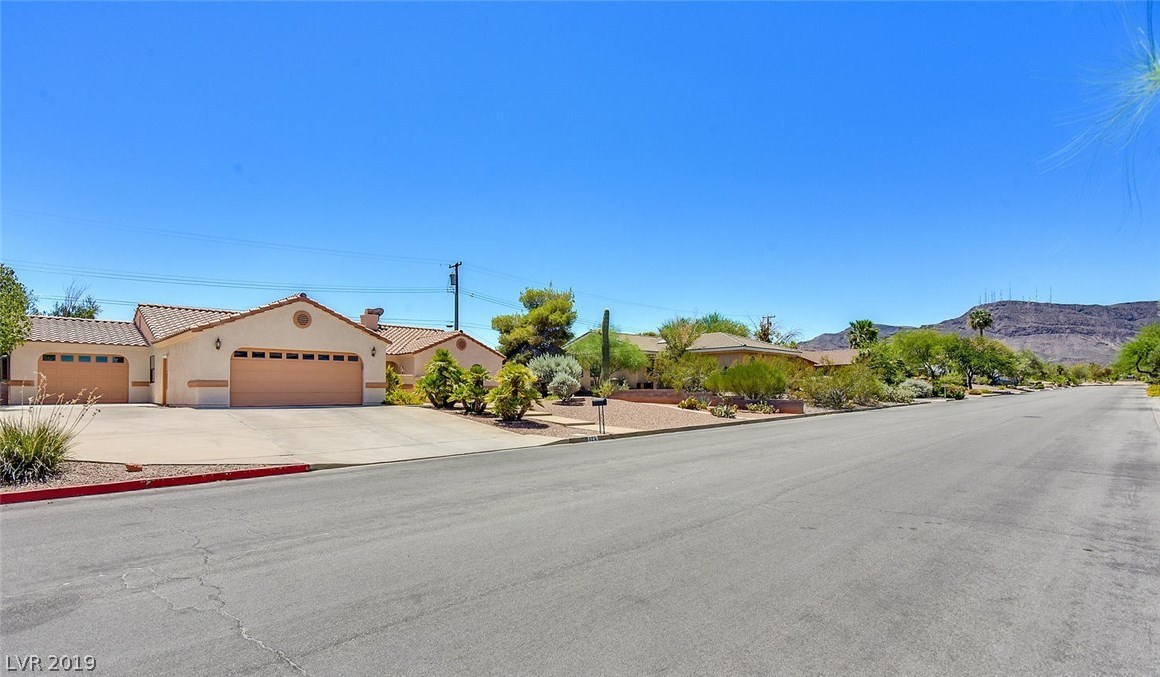 525 East Fairway Road Henderson, NV 89015 - Photo 2 of 15