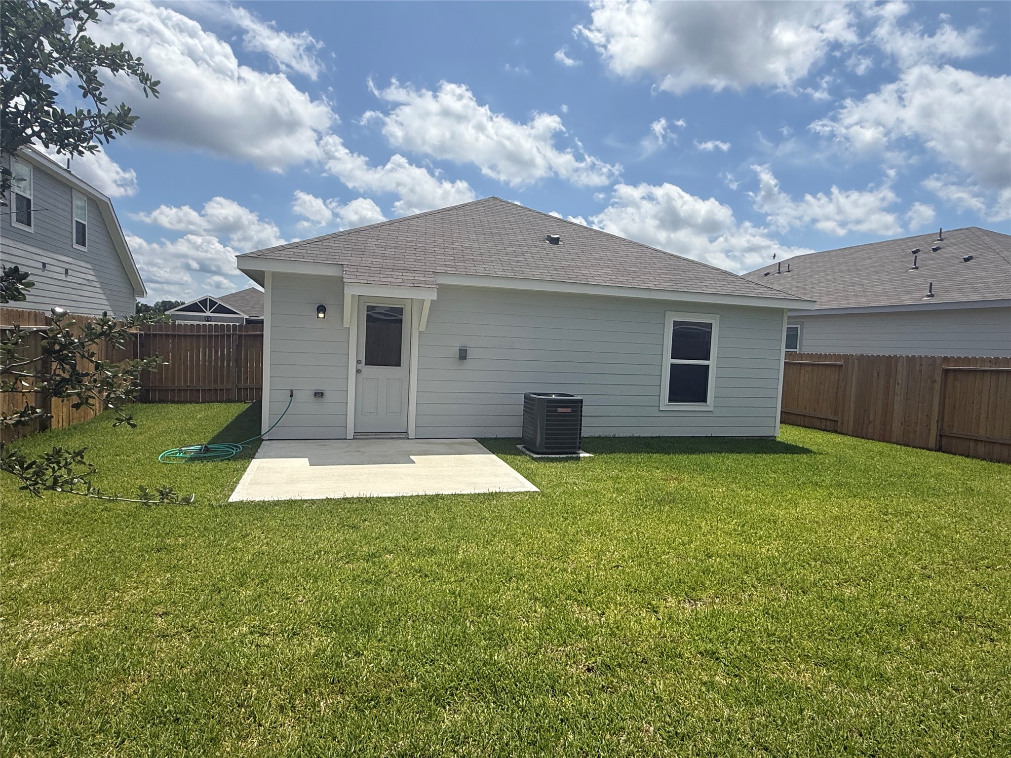10402 Red Cardinal Drive Cleveland, TX 77328 - Photo 2 of 24