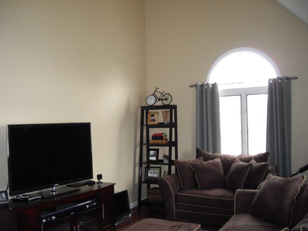 324 Henry Street Fall River, MA 02721 - Photo 16 of 28 Gallery Image 16