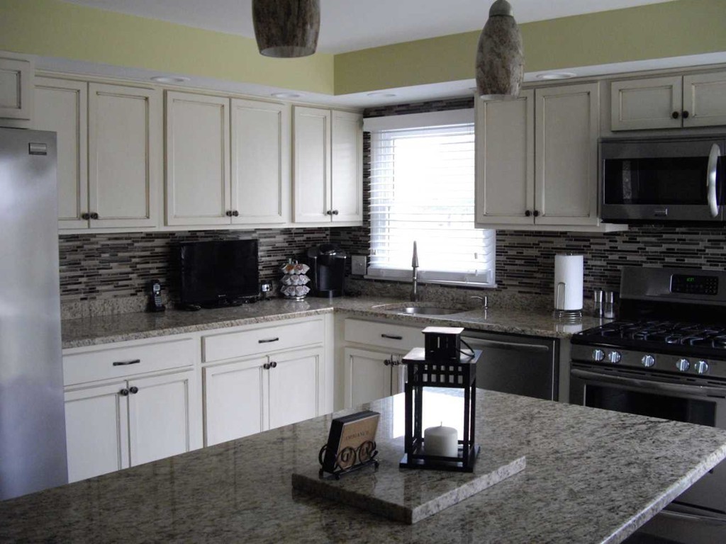 324 Henry Street Fall River, MA 02721 - Photo 5 of 28 Gallery Image 5