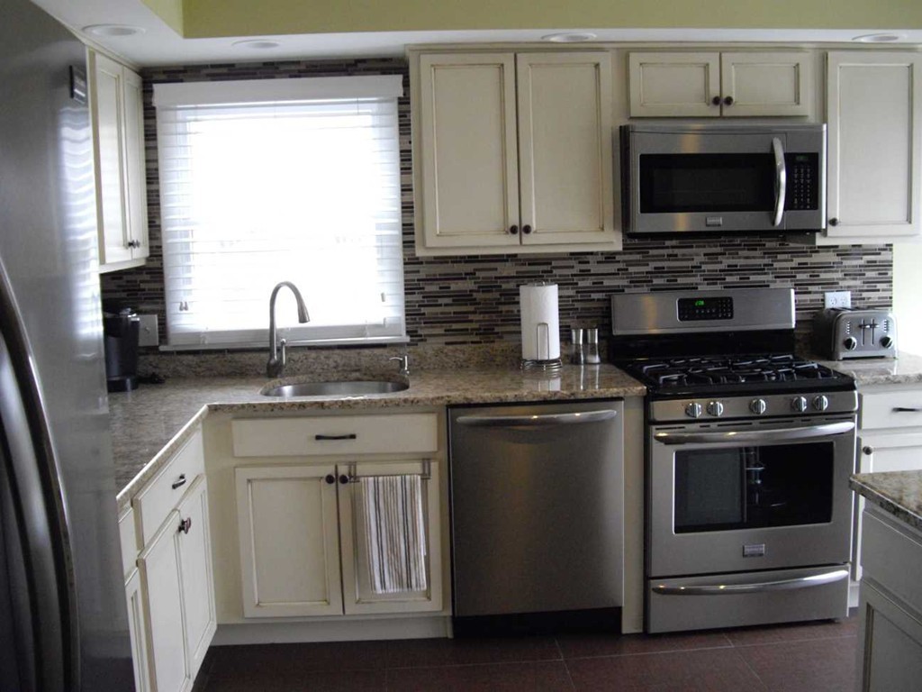 324 Henry Street Fall River, MA 02721 - Photo 6 of 28 Gallery Image 6