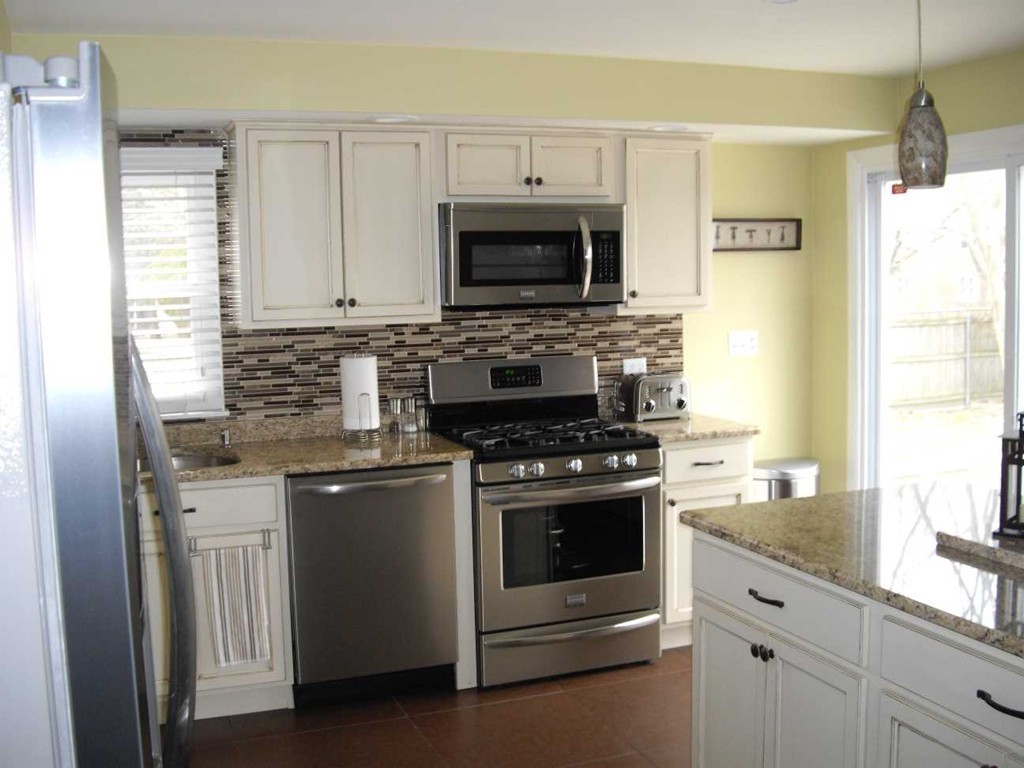 324 Henry Street Fall River, MA 02721 - Photo 7 of 28 Gallery Image 7