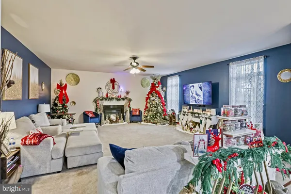 a view of a livingroom with furniture