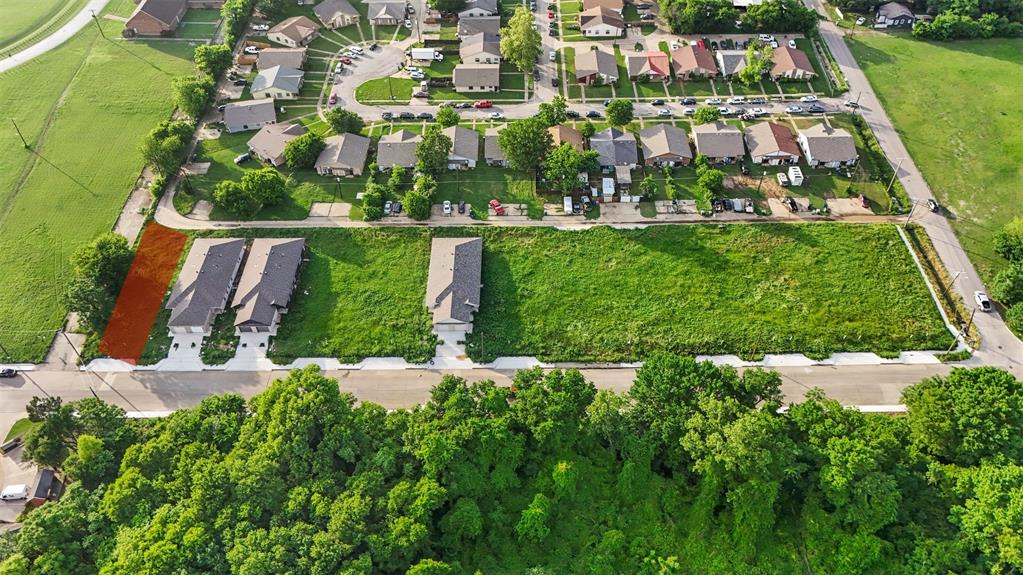 3145 Stag Road Dallas, TX 75241 - Photo 4 of 5 a view of building with garden