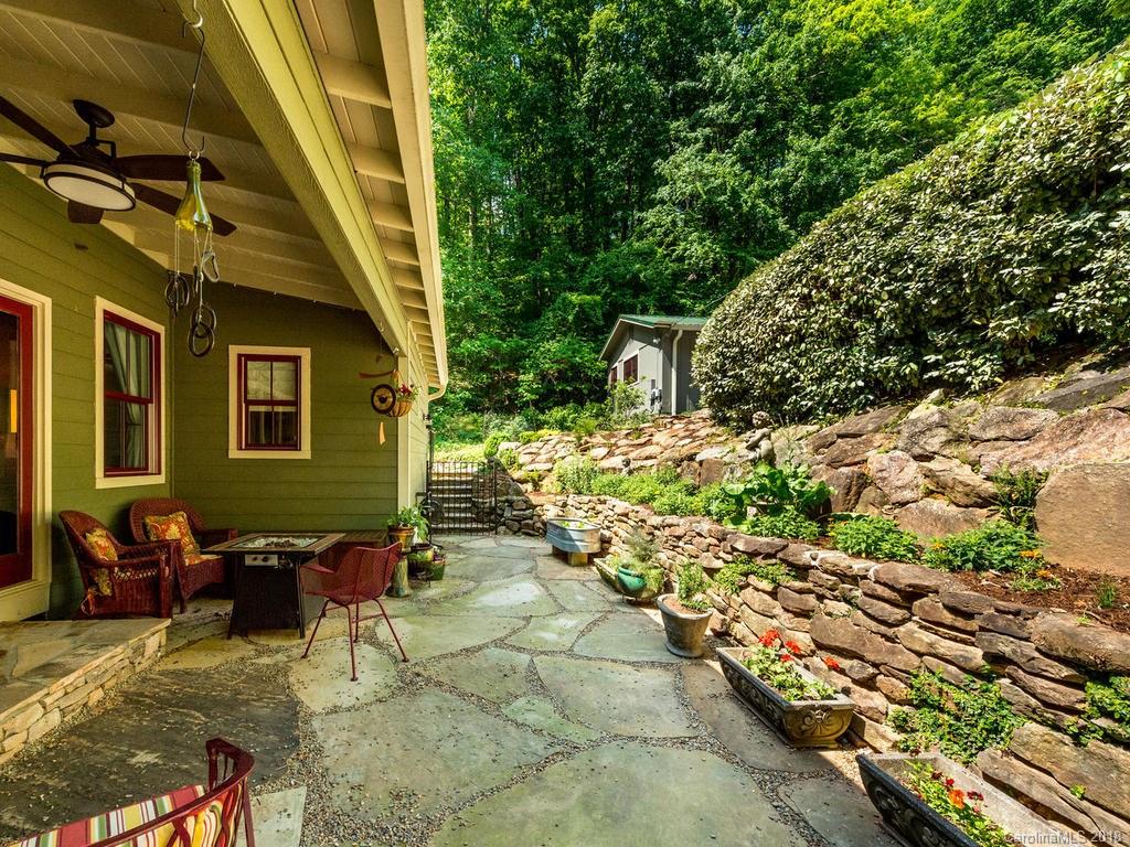 190 Euit Smith Road Tryon, NC 28782 - Photo 22 of 36 a backyard of a house with a large tree