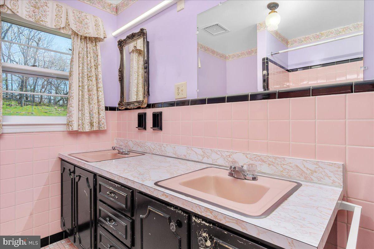 20007 Landis Road Hagerstown, MD 21740 - Photo 23 of 51 Hall Bath