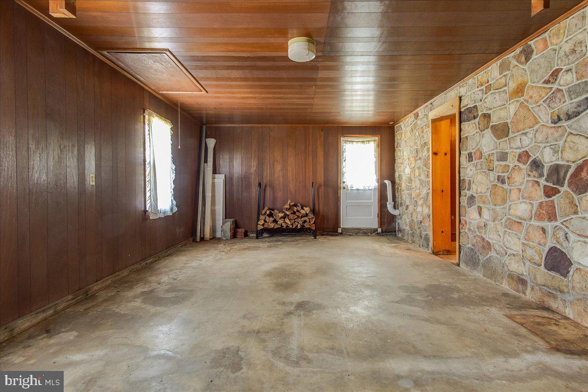 20007 Landis Road Hagerstown, MD 21740 - Photo 28 of 51 Garage