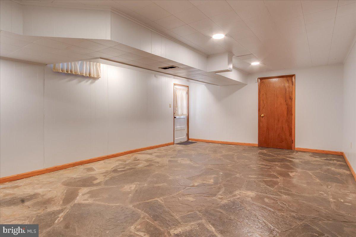 20007 Landis Road Hagerstown, MD 21740 - Photo 33 of 51 Family Room