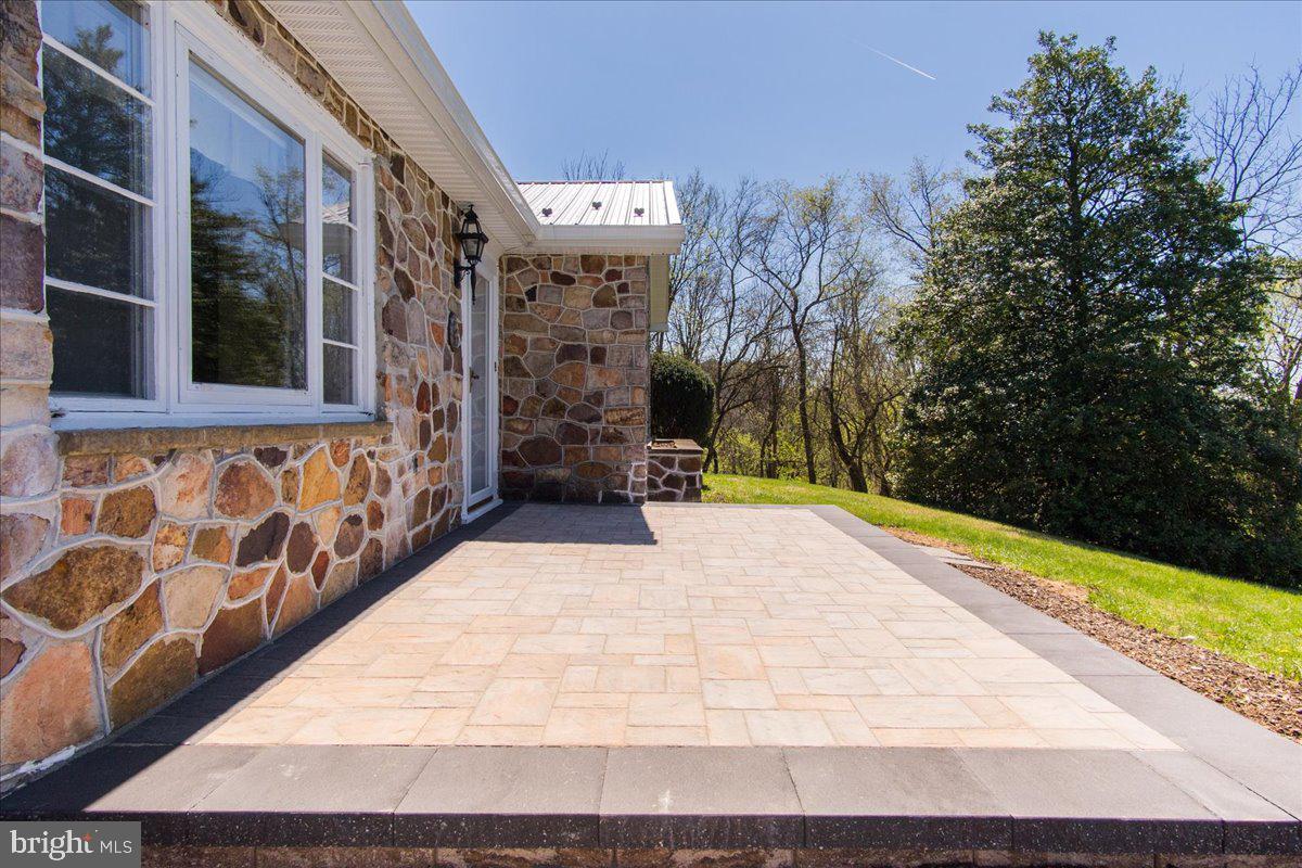 20007 Landis Road Hagerstown, MD 21740 - Photo 4 of 51 Front Patio