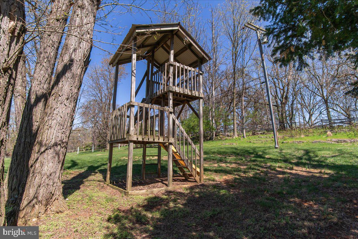 20007 Landis Road Hagerstown, MD 21740 - Photo 42 of 51 Play Equipment